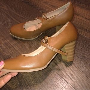 Vintage inspired brown pumps